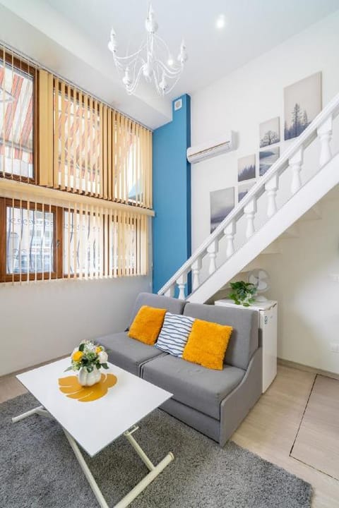 DejaBlue, Old City Center Studio Apartment in Sofia