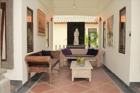 Super OYO Capital O Coconut Suite Jimbaran Hotel in Kuta