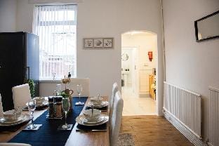 The Stoke Charm: Spacious 3-Bedroom Escape Vacation rental in Stoke-on-Trent