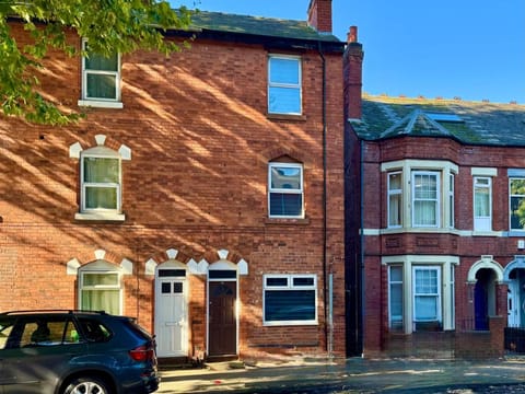 Radford House Great for Contractor Family Holiday Vacation rental in Nottingham