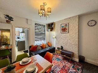 Radford House Great for Contractor Family Holiday Vacation rental in Nottingham