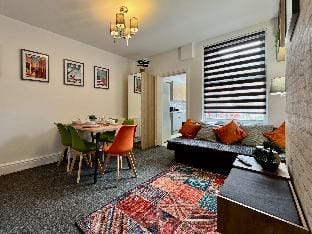 Radford House Great for Contractor Family Holiday Vacation rental in Nottingham