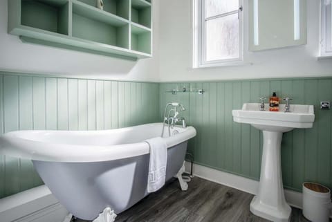 Overland Road – 4 Bedroom House – Mumbles Vacation rental in The Mumbles