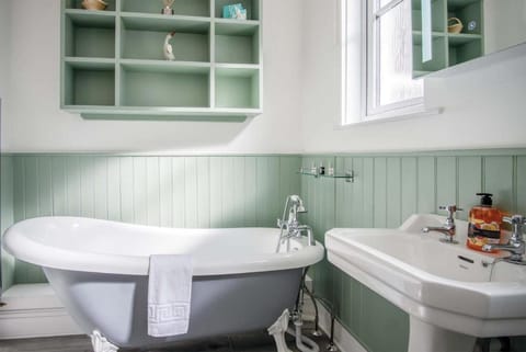 Overland Road – 4 Bedroom House – Mumbles Vacation rental in The Mumbles