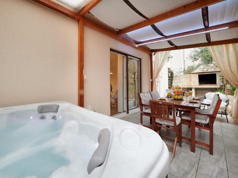 Apartment Boris ST - Two Bedroom Apartment with Terrace and Jacuzzi Apartment in Trogir