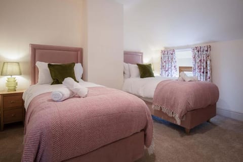 The Cross - 4 Bedroom Cottage - Llangennith Vacation rental in Wales