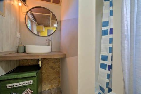 Péniche MaPensée Docked boat in Metz