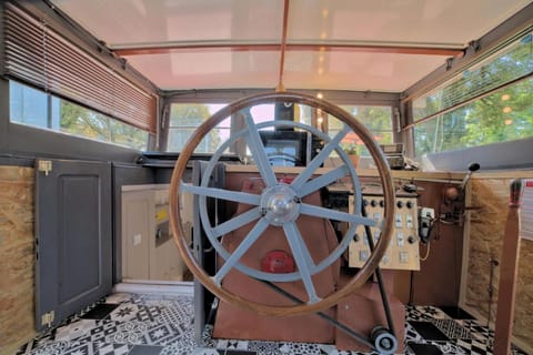 Péniche MaPensée Docked boat in Metz
