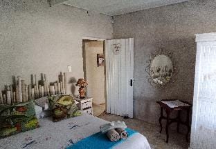 The Riverhouse-Velddrif with picturesque views. Vacation rental in Western Cape