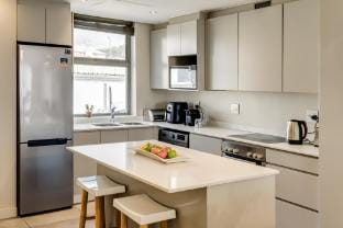 Comfort Meets the Coast at Fairmont 201 Apartment in Sea Point