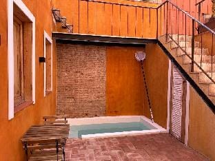 Charming apartment patio & pool Apartment in L'Hospitalet de Llobregat
