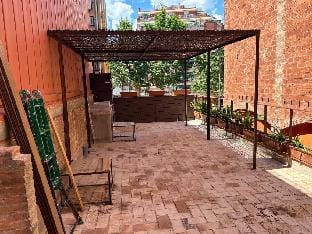 Charming apartment patio & pool Apartment in L'Hospitalet de Llobregat