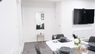 3 Bed Semi - Sky n Netflix - Stadium & Attractions Vacation rental in Manchester