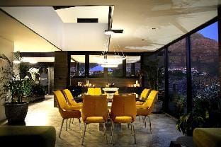 Luxury villa | Pool | Serviced | Outdoor BBQ Villa in Cape Town