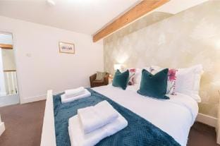 Home in Keswick with Hot Tub Vacation rental in Keswick