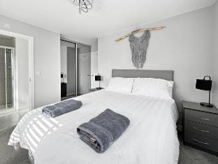 Sleeps 7 Luxury 3bed family home village location Vacation rental in South Kesteven District