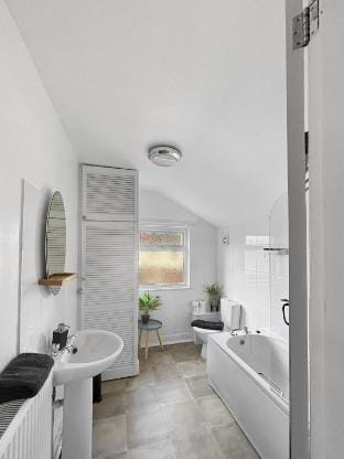 A4 Sleeps 5 central location modern 1bed apartment Vacation rental in Grantham