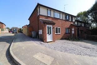 A3 Sleeps 6 Close to Town with Garden & Driveway Vacation rental in Grantham