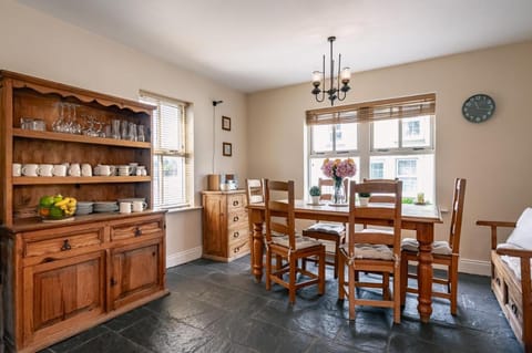 3 bedroom pet friendly home in the heart of Kenmare town Vacation rental in Kenmare