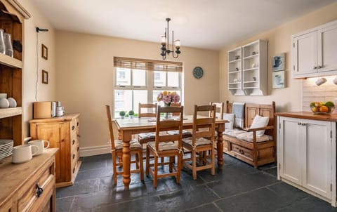 3 bedroom pet friendly home in the heart of Kenmare town Vacation rental in Kenmare