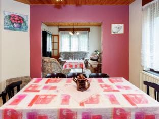 Quaint Holiday Home with Fenced Garden in Manhay Vacation rental in Manhay