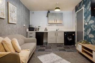 Lovely Getaway Apartment: Two-Bedroom in Rotherham Vacation rental in Rotherham