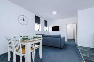 Spacious One-Bedroom Apartment in Saint Helens Vacation rental in St Helens