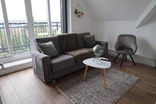 Two-Bedroom Apartment with Scenic Balcony View Vacation rental in Bradford