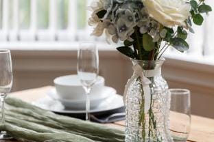 1.5 miles from City Centre, 85inch TV with Parking Apartment in Bradford