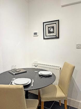 A2 Sleeps 4 - Modern Apartment - Central location  Vacation rental in Grantham