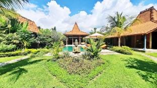5* Private, tropical, authentic wooden house Villa in Bali