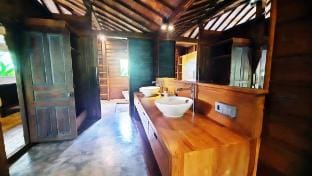 5* Private, tropical, authentic wooden house Villa in Bali