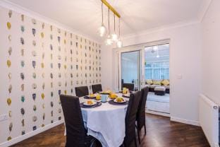 Kinship House | Stunning Home Vacation rental in Newcastle-under-Lyme