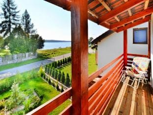 Lakeside holiday home, private garden Vacation rental in West Pomeranian Voivodeship, Poland
