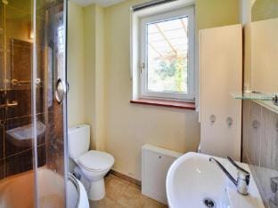 Lakeside holiday home, private garden Vacation rental in West Pomeranian Voivodeship, Poland