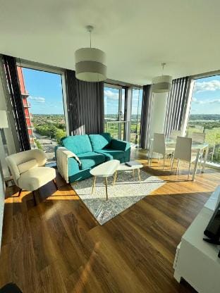 City Center 2 Bedroom and 2 Bath with Great Views Apartment in Milton Keynes