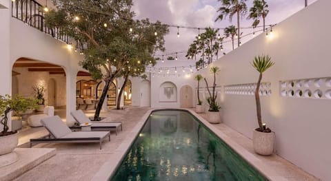 5 Bedrooms Luxury Villa Casa Contenta Canggu Hotel in North Kuta