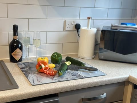 No56 - 2-bed Boutique Apartment - Hosted by Hutch Lifestyle Apartment in Royal Leamington Spa