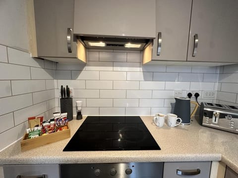 No56 - 2-bed Boutique Apartment - Hosted by Hutch Lifestyle Apartment in Royal Leamington Spa