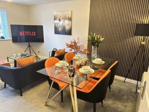 No56 - 2-bed Boutique Apartment - Hosted by Hutch Lifestyle Apartment in Royal Leamington Spa