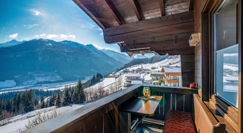 Farmhouse in Hollersbach with Mountain Views Apartment in Salzburgerland