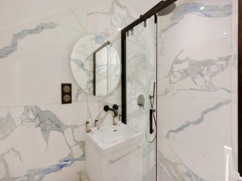 Modern apartment with terrace Apartment in Aubervilliers