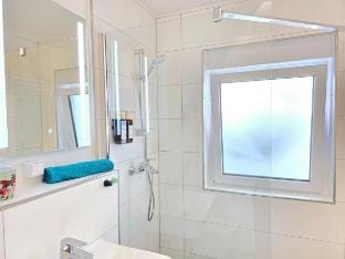 Urban Jungle Riesiger Balkon | Parken Arbeitsplatz Apartment in Offenbach