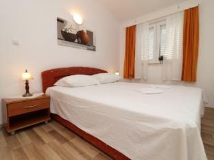 Apartments Sergej-Standard Studio apartment with Terrace and Sea View Natasa Apartment in Dubrovnik-Neretva County