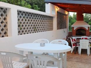 Apartments Sergej-Standard Studio apartment with Terrace and Sea View Natasa Apartment in Dubrovnik-Neretva County