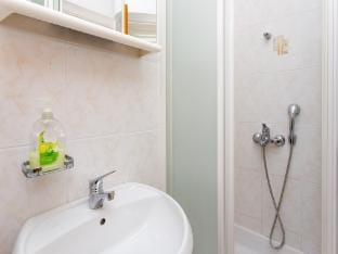 Guest House Ljubica - Double Room with Private Bathroom-2 Apartment in Dubrovnik