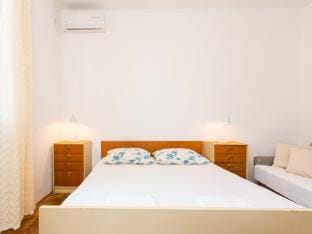 Guest House Ljubica - Double Room with External Bathroom -1 Apartment in Dubrovnik