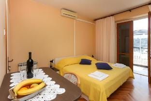 Lapad View Apartments - Double Room with Balcony and Sea View Apartment in Dubrovnik