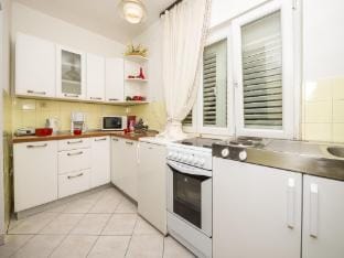 Holiday Home Lido - Three Bedroom Holiday House with Terrace Vacation rental in Dubrovnik-Neretva County