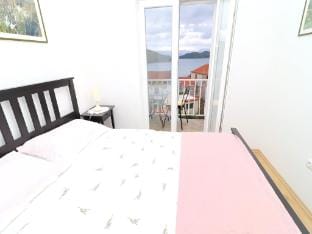 Apartments Nodilo - Standard One Bedroom Apartment with Balcony and Sea View Apt 2 Apartment in Dubrovnik-Neretva County
